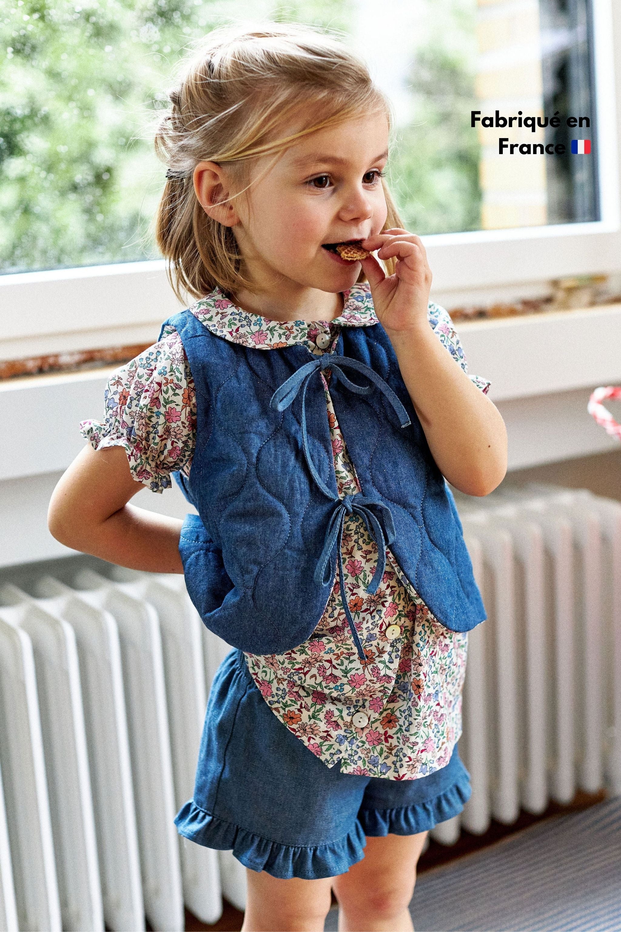 DESIGN - Gilet sans manches brodé en denim doux - Bleu moyen DESIGN - Gilet sans manches brodé en denim doux - Bleu moyen